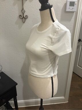 SO White Short Sleeve Crop Crewneck Top